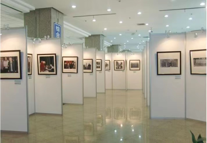 国画艺术与商业展览的桥梁 深圳专业八棱柱展板租赁工厂与服务